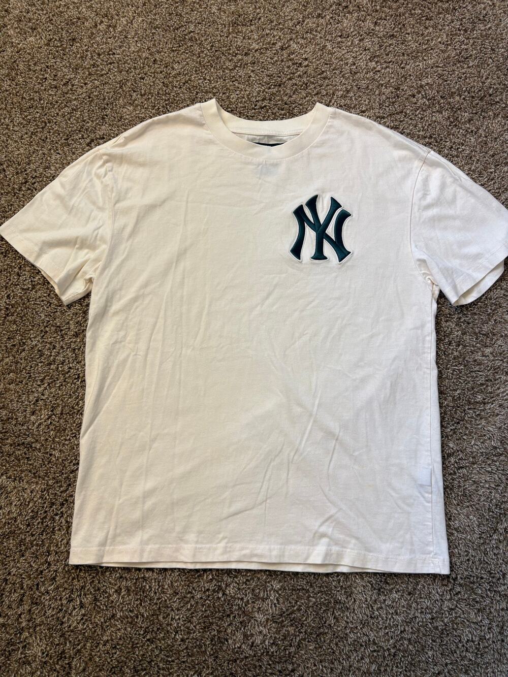 Pro Standard New York Yankees Cream Embroidered Logo T Shirt Mens Size Medium